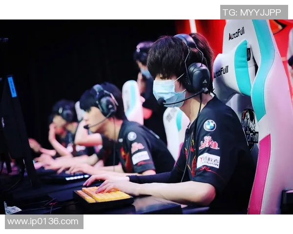 FPX战队在青年赛积分榜中以68分稳居第一名，领先其他队伍